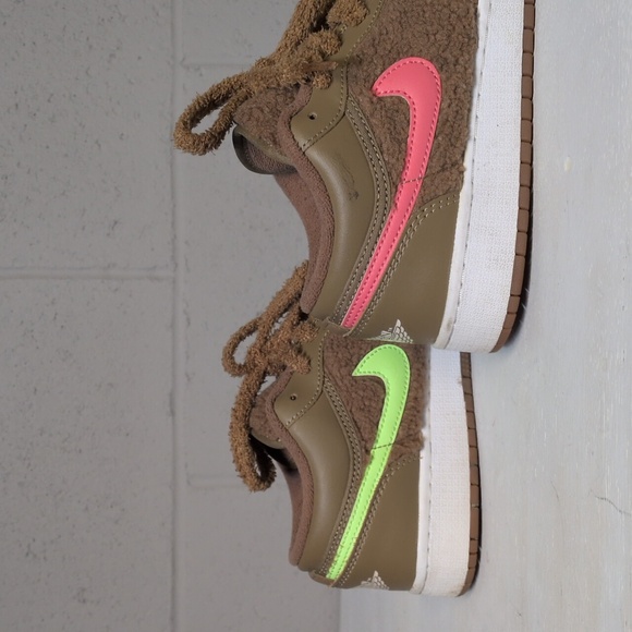 Nike Air Jordan 1 Low Teddy Bear Sneakers Size 6.5Y Women’s 8 EUC - Picture 5 of 16